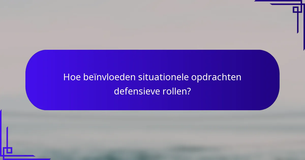 Hoe beïnvloeden situationele opdrachten defensieve rollen?